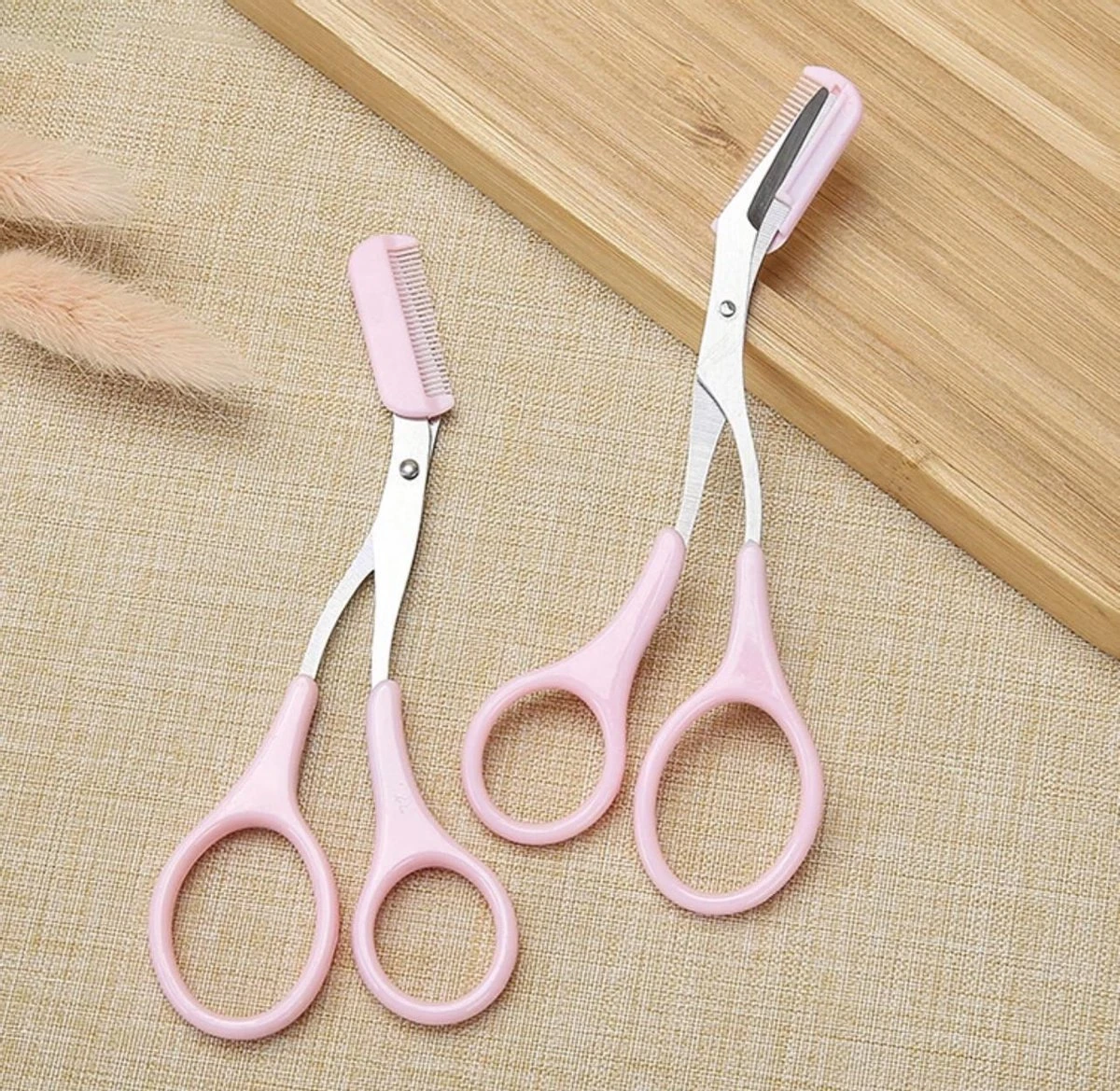 Without Lemons | Wenkbrauwschaar | Wenkbrauw Trimmer | Browshaper | BeautyTool | Gezichts Schaar | Dames| Ontharing | Design | Roze - Afbeelding 5