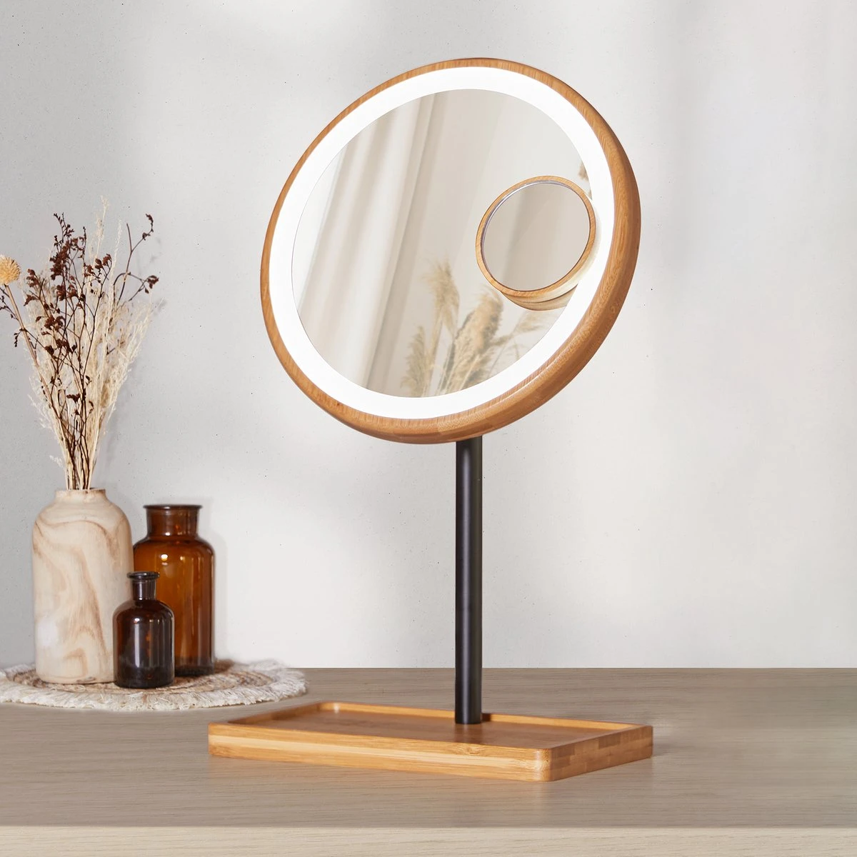Lanaform - Bamboo Mirror - Oplaadbare Staande Spiegel ×1 · ×3 - Elegant Design Van Bamboe Met Zwarte Poedercoatingafwerking - Ledlampen Met Lange Levensduur - Afbeelding 4